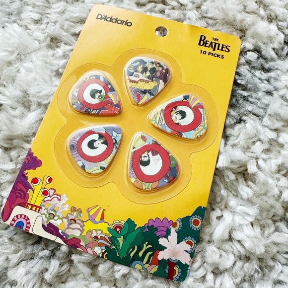 NEW The Beatles Yellow Submarine Guitar Picks - Picture 2 of 4
